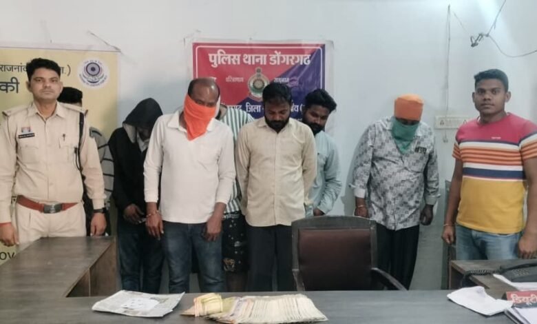 जुआ खेलते 7 आरोपी गिरफ्तार