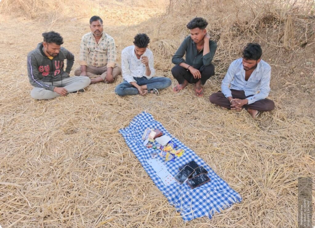 Rajnandgaon: खेत में जुआ खेल रहे 05 जुआरियो पर की गयी कार्यवाही