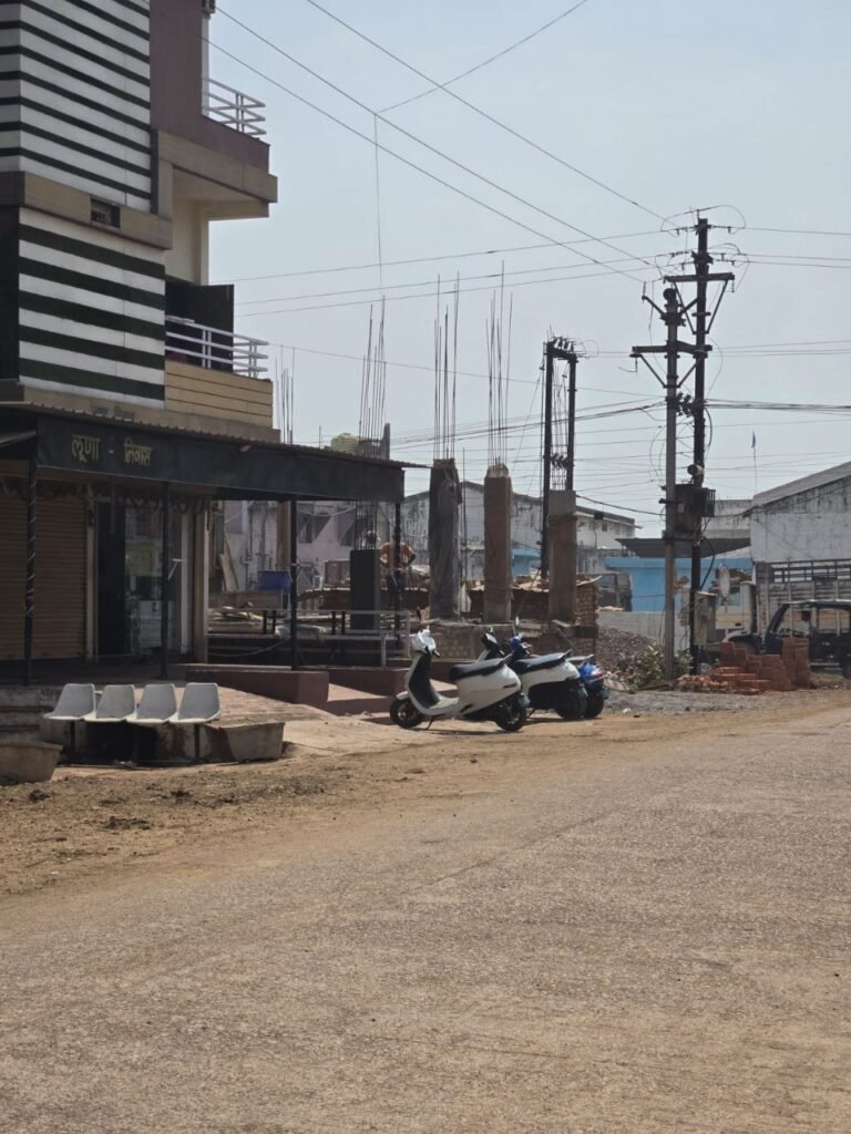 Rajnandgaon: जनता कॉलोनी में 24 मीटर सड़क पर अवैध निर्माण का आरोप, निगम व गृह निर्माण मंडल से कार्रवाई की मांग
