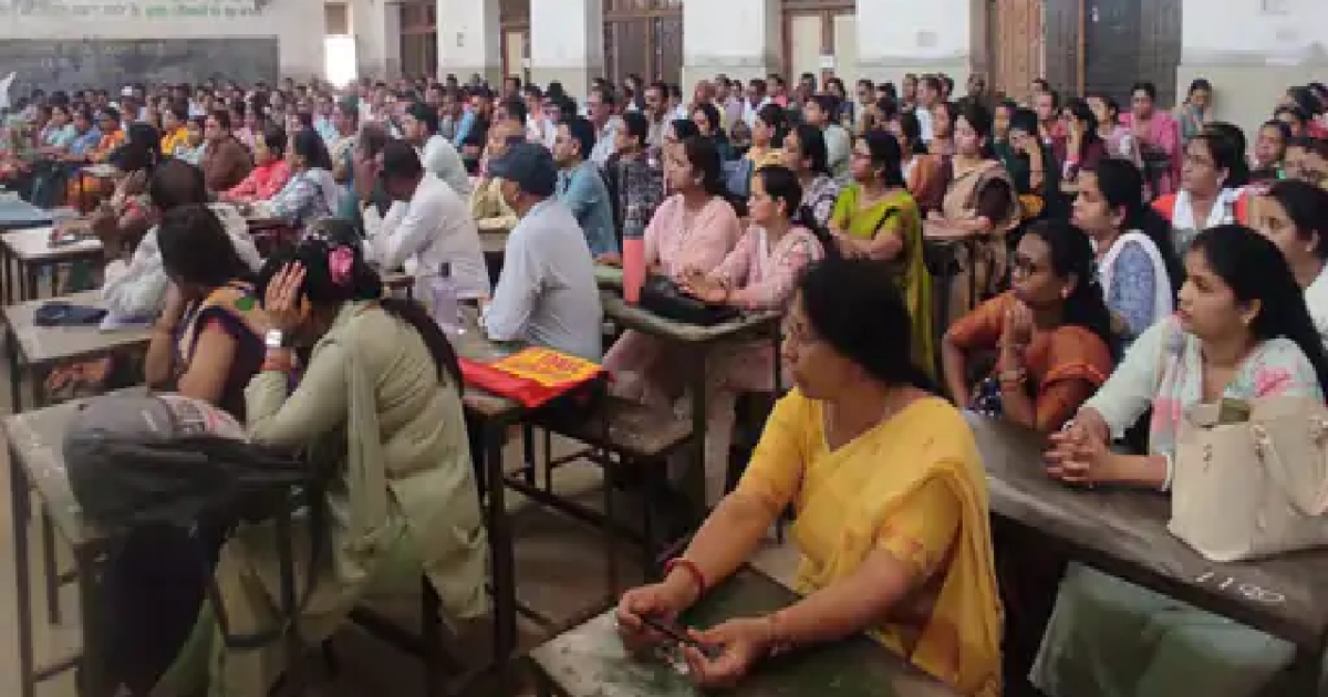 राजनांदगांव : बोर्ड ने वापस मंगवाई हिन्दी विषय की उत्तर पुस्तिकाएं…