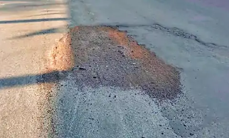 राजनांदगांव : चिखली खैरागढ़ रोड में गड्ढों की मरम्मत जरूरी…