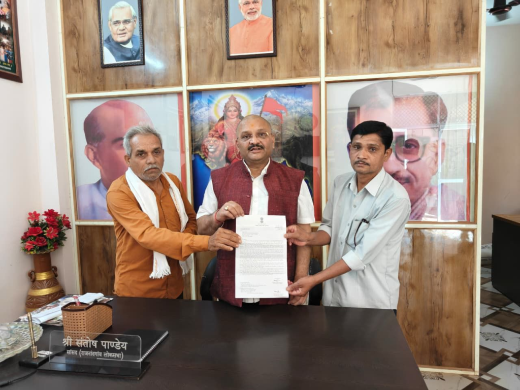 CG : सांसद पांडेय ने मरीज के ईलाज के लिए दिलाई तीन लाख की वित्तीय सहायता…