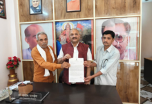 CG : सांसद पांडेय ने मरीज के ईलाज के लिए दिलाई तीन लाख की वित्तीय सहायता…