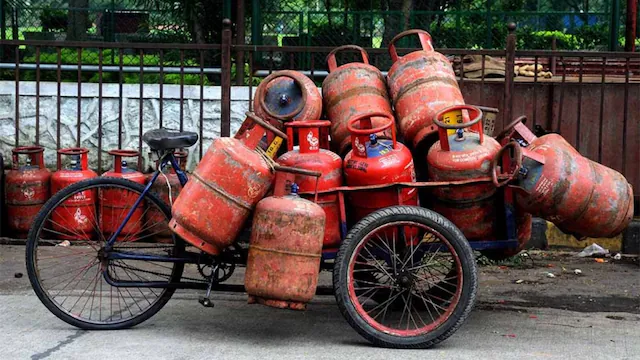 LPG Gas Cylinder Shortage Live Updates 10 मार्च 2026: मुंबई के 20% होटल बंद, अगले 2-3 दिन में 50% बंद होने का खतरा बेंगलुरु, चेन्नई, कोलकाता में भी हाहाकार