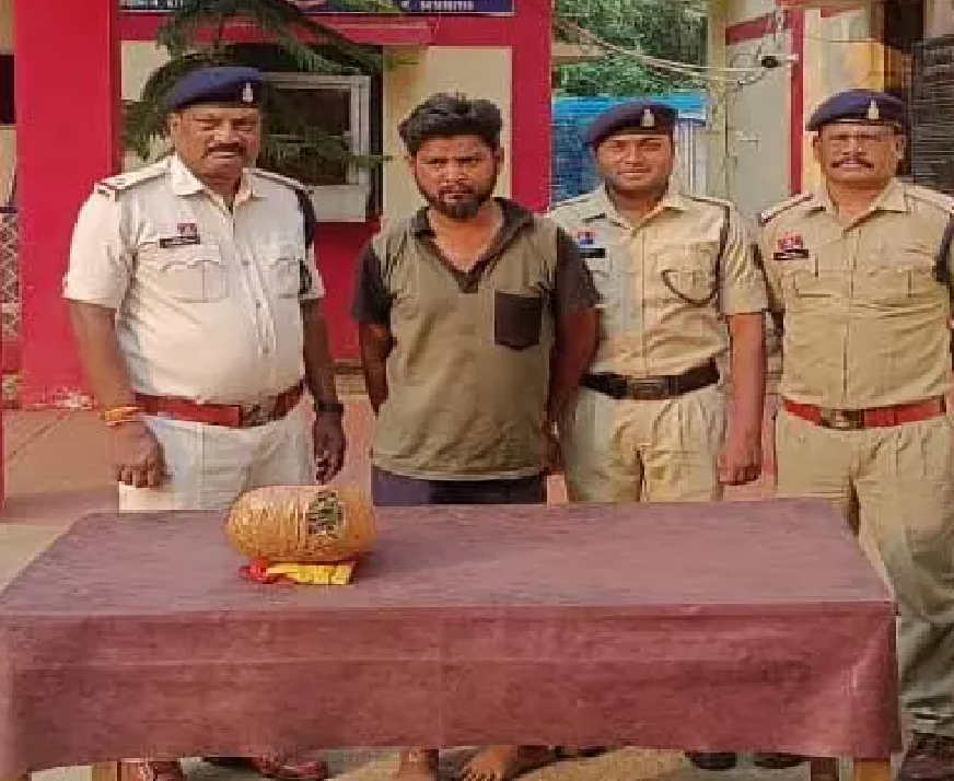 CG : TVS की डिक्की से गांजा जब्त, गिरफ्तार युवक खैरागढ़ इलाके में करता था सप्लाई…