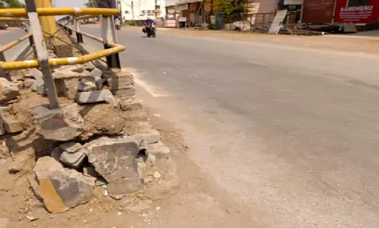 राजनांदगांव : डोंगरगांव रोड में डिवाइडर क्षतिग्रस्त, मरम्मत नहीं…