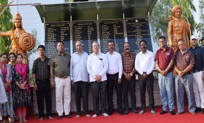 CG : अटल बिहारी वाजपेयी विवि में बिरसा मुंडा और रानी दुर्गावती की प्रतिमाओं का अनावरण…