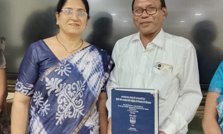 कृतिदेव यहाफिलासफी ऑफ डॉक्टरेट की उपाधि सेसम्मानित हुए हरिशंकर झारराय