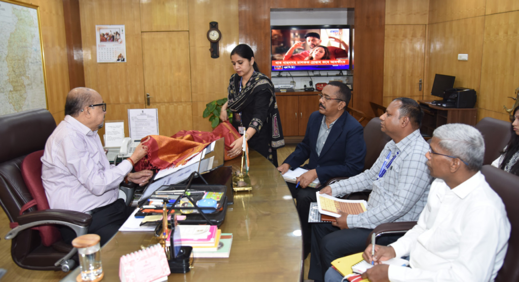 CG : राज्यपाल ने कोसा वस्त्रों के नवाचार और बुनकरों के आर्थिक सशक्तिकरण पर दिया जोर