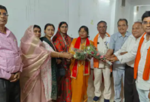 CG : राज्यपाल डेका ने स्वर्ण पदक विजेता आर्मरेसलर श्रीमंत झा को दी बधाई