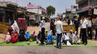 राजनांदगांव : चिलचिलाती धूप में सड़क पर उतरे अन्नदाता चार घंटे तक बंद रहा डोंगरगढ़-मुरमुंदा मार्ग…