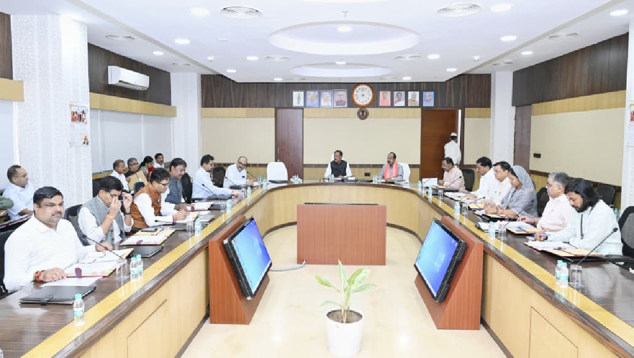 CG : मुख्यमंत्री विष्णु देव साय की अध्यक्षता में मंत्रालय महानदी भवन में कैबिनेट की बैठक शुरू