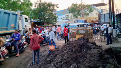 राजनांदगांव : इंटरकनेक्शन के लिए खोदे गए गड्ढे से लग रहा जाम, लखोली में परेशानी…