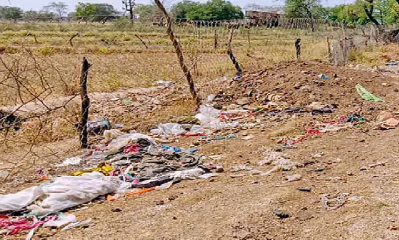 राजनांदगांव : आउटर इलाकों की सड़कों में पसरी गंदगी, सफाई नहीं होने से बदबू फैली…