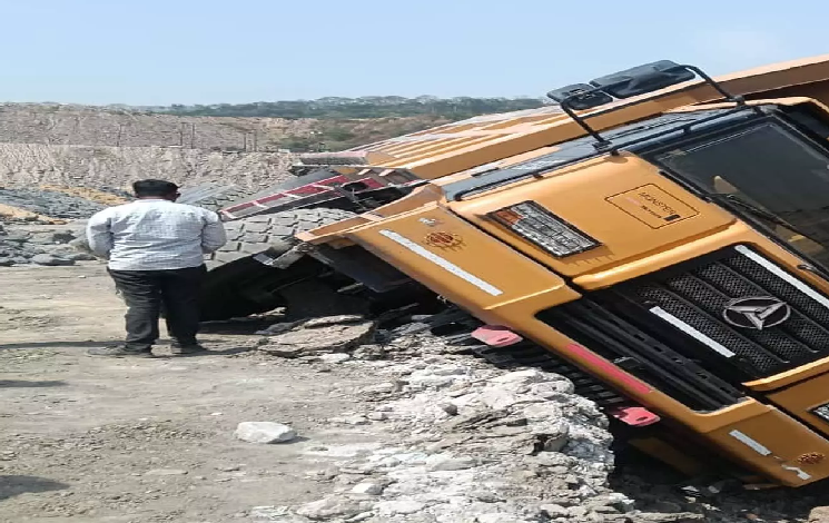 CG: खदान में डंपर पलटा, सुरक्षा व्यवस्था पर सवाल …