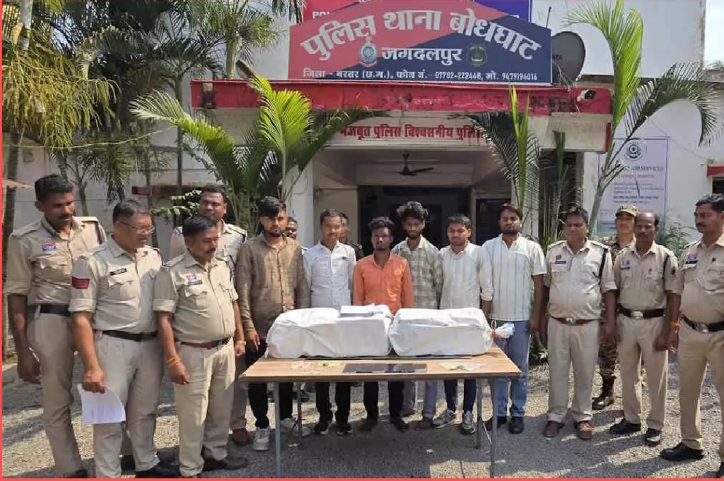 CG : धर्मशाला में छापा, 54 KG गांजा के साथ 6 लोग दबोचे गए …