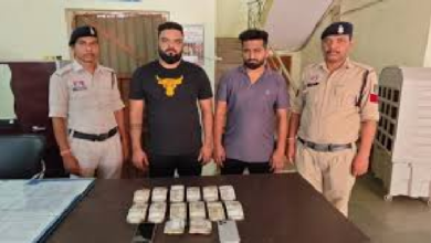 CG : अभनपुर में बड़े जुआरी गिरफ्तार, मर्सिडीज कार आईफ़ोन और 6 लाख नकदी जब्त ...