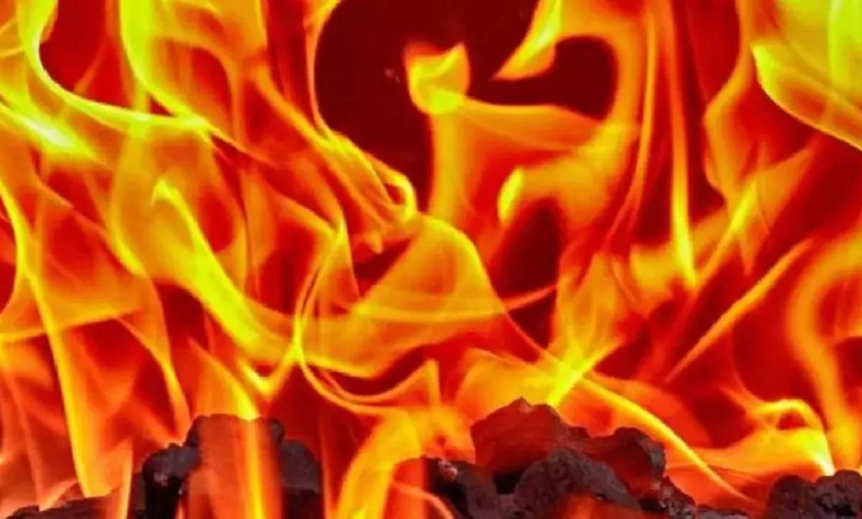 CG : तंबाखू गोदाम में फैली कचरे में लगी आग ...