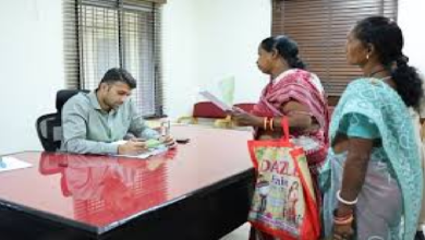 CG : कलेक्टर ने सुनी आमजन की समस्याएं, कई प्रकरणों का मौके पर समाधान ...