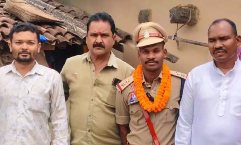 CG : गरीब परिवार का बेटा बना एसआई, गांव वालों में भारी उत्साह ...