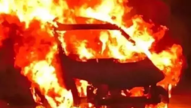 CG : कार को आग के हवाले कर दिया, चालक ने भागकर बचाई जान ...