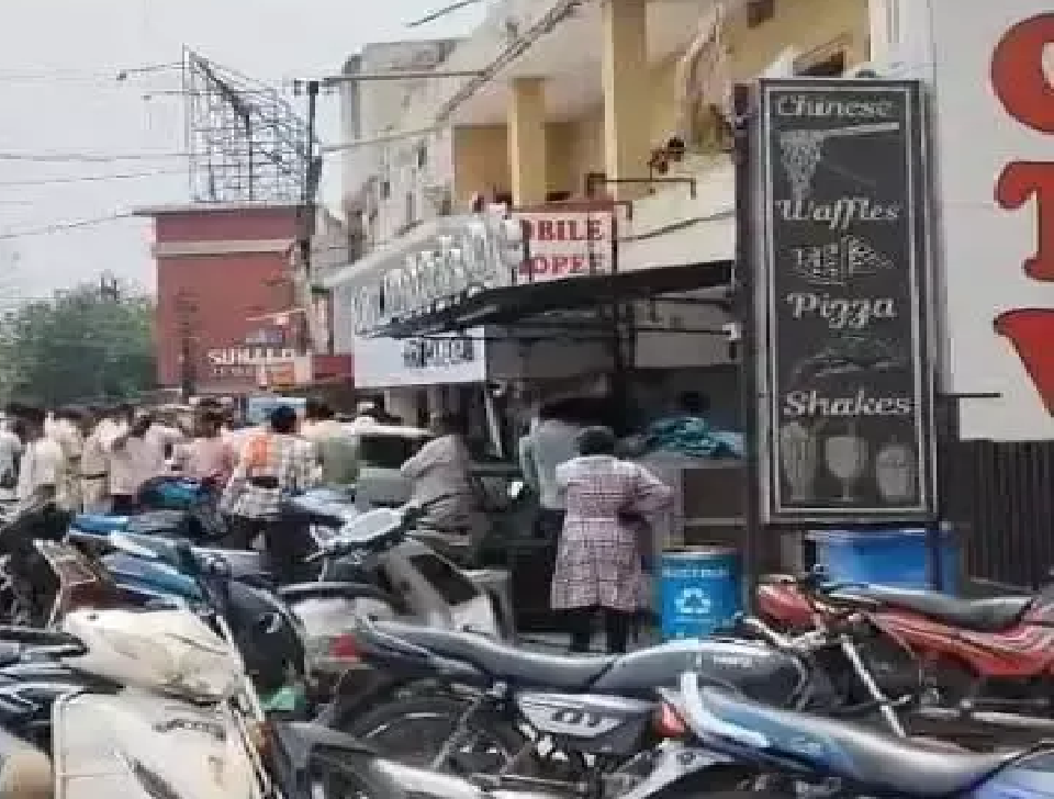 CG : तेज रफ्तार कार मोबाइल शॉप में जा घुसी, कोरबा में बड़ा हादसा …