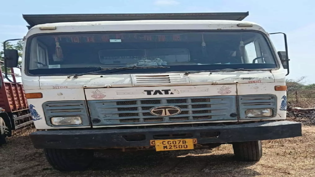 CG : हाईवा और जेसीबी जब्त, अवैध खनन पर कार्रवाई ...