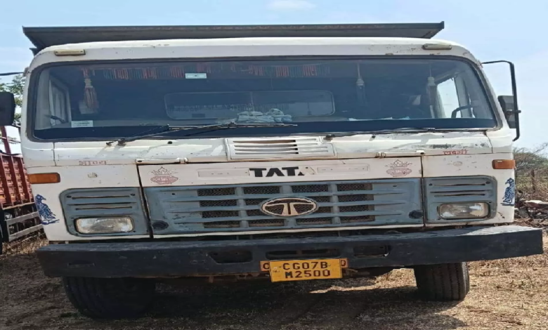 CG : हाईवा और जेसीबी जब्त, अवैध खनन पर कार्रवाई ...