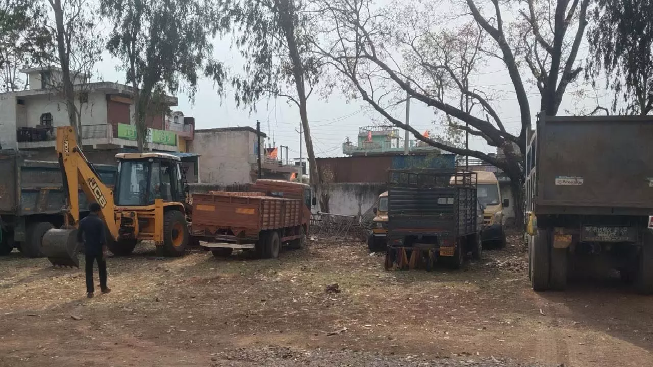 CG : अवैध खनन, जेसीबी सहित 5 वाहन जब्त ...