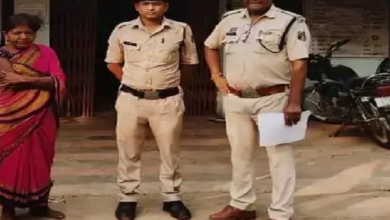 CG : बेटे के साथ मिलकर गांजा बेच रही थी महिला, दोनों गिरफ्तार …