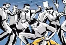 CG : फेरीवालों को बच्चा चोर समझकर ग्रामीण ने पीटा, गाड़ियों को पहुंचाया नुकसान …