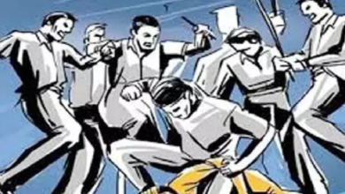 CG : फेरीवालों को बच्चा चोर समझकर ग्रामीण ने पीटा, गाड़ियों को पहुंचाया नुकसान …