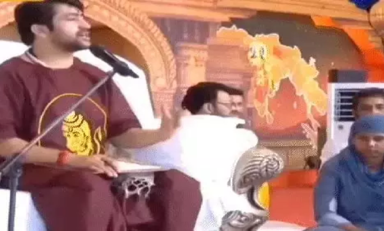 CG : बागेश्वर बाबा ने बुजुर्ग को 1 लाख की आर्थिक मदद दिलाई, कोरबा में लगाया दिव्य दरबार ...