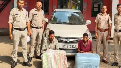 CG : कार की डिक्की से 9 पैकेटों में भरा गांजा बरामद, कीमत 20 लाख रूपए …