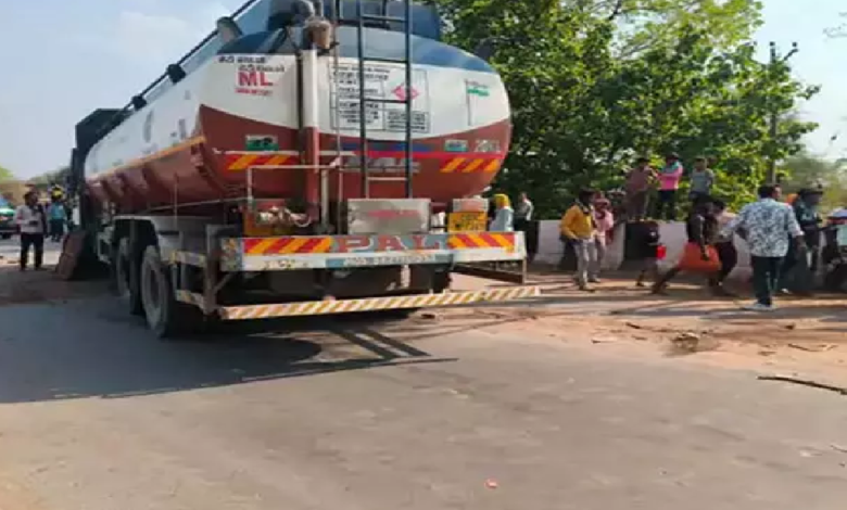 CG : भीषण सड़क हादसा, हाइवा और टैंकर की टक्कर में दो चालक गंभीर रूप से घायल …