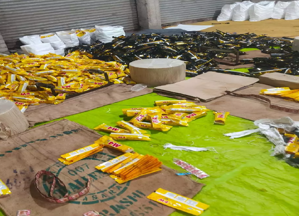 CG : गुटखा खाने वाले सतर्क हो जाएं, दुर्ग में नकली जर्दा फैक्ट्री का भंडाफोड़ …