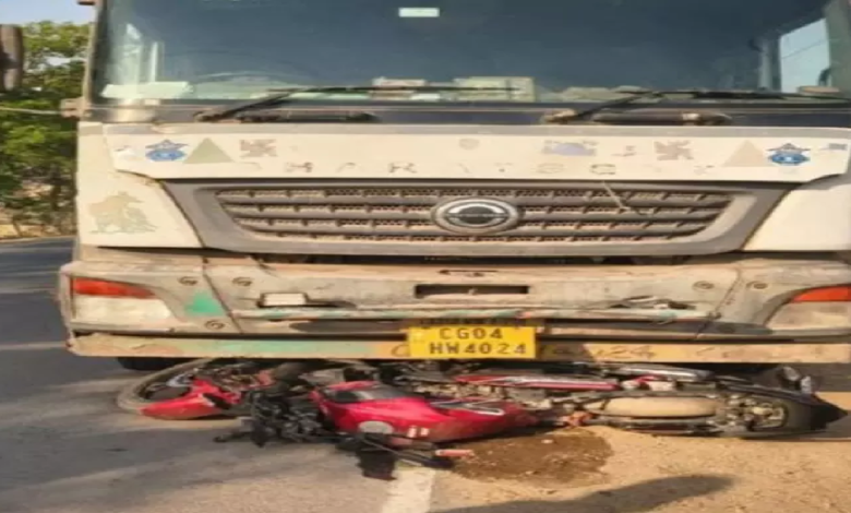 CG : सीमेंट लोड ट्रक ने रौंदा, शिक्षक की मौत …