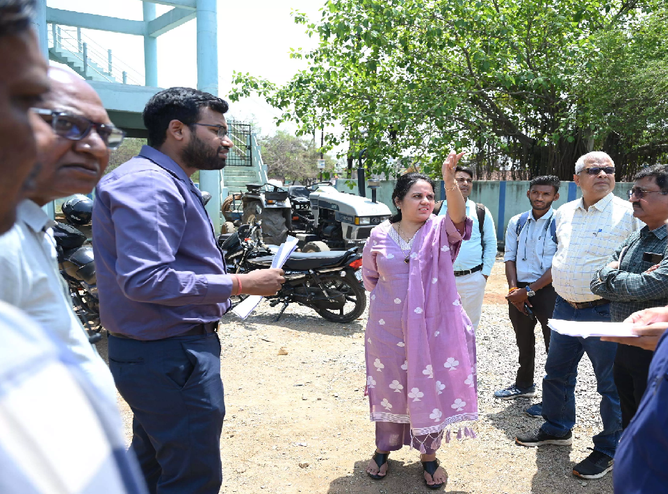 CG : लाभांडी में पाइपलाइन कार्य अधूरा, महापौर मीनल चौबे ने लगाई कड़ी फटकार …