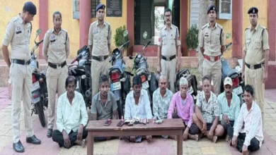 CG : 8 जुआरी बगीचा से गिरफ्तार, भखारा पुलिस ने मारी रेड…