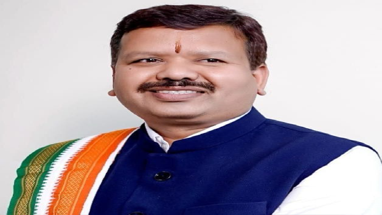 CG : बाहरी लोगों को काम पर रख स्थानीय युवाओं का हक छीन रहा पिकाडिली शराब फैक्ट्री : विनोद चंद्राकर …