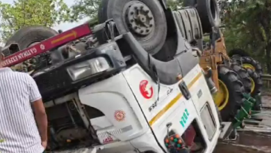 CG : सरोना फ्लाईओवर ब्रिज में ट्रेलर वाहन पलटा …