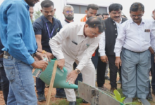 CG : एक पेड़ मां के नाम : लखन लाल देवांगन ने किया पौधरोपण, दिया पर्यावरण संरक्षण का संदेश …